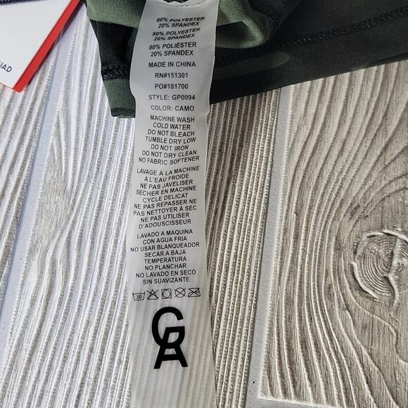 Good American Performance - The Iron Crop Top, Camo Print, New With Tags, Size 5 - Picture 12 of 13